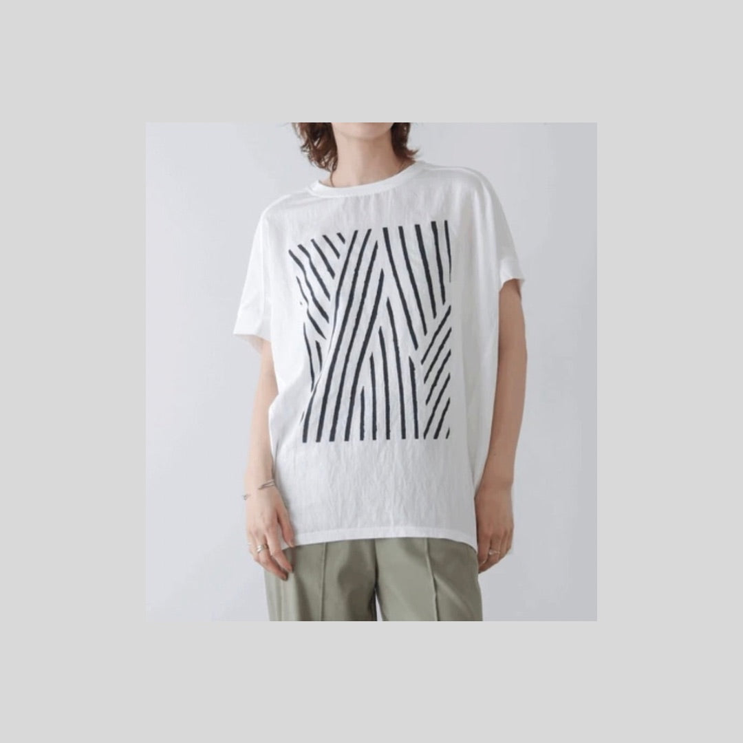 柄がクールなおしゃれ感のTシャツ