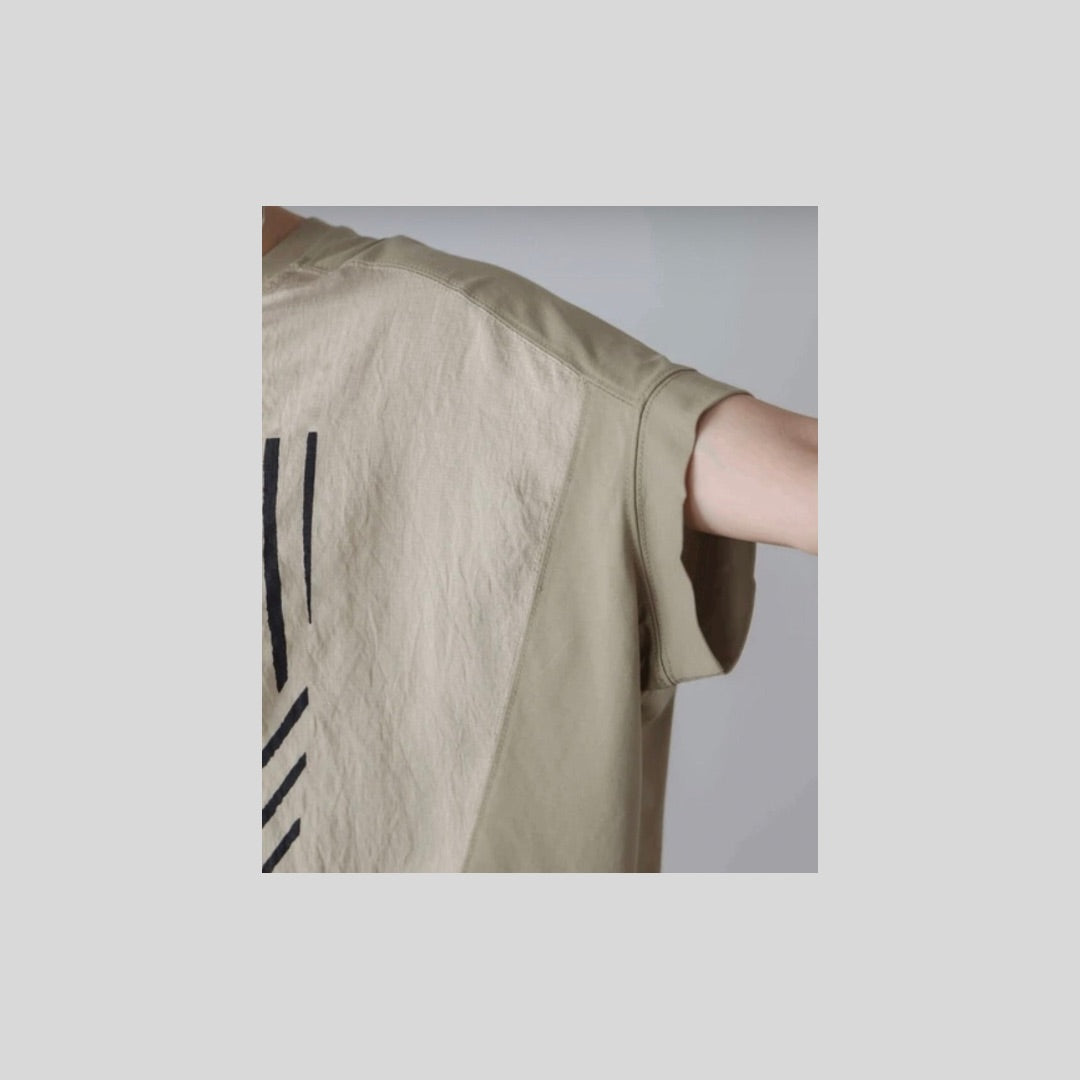 柄がクールなおしゃれ感のTシャツ