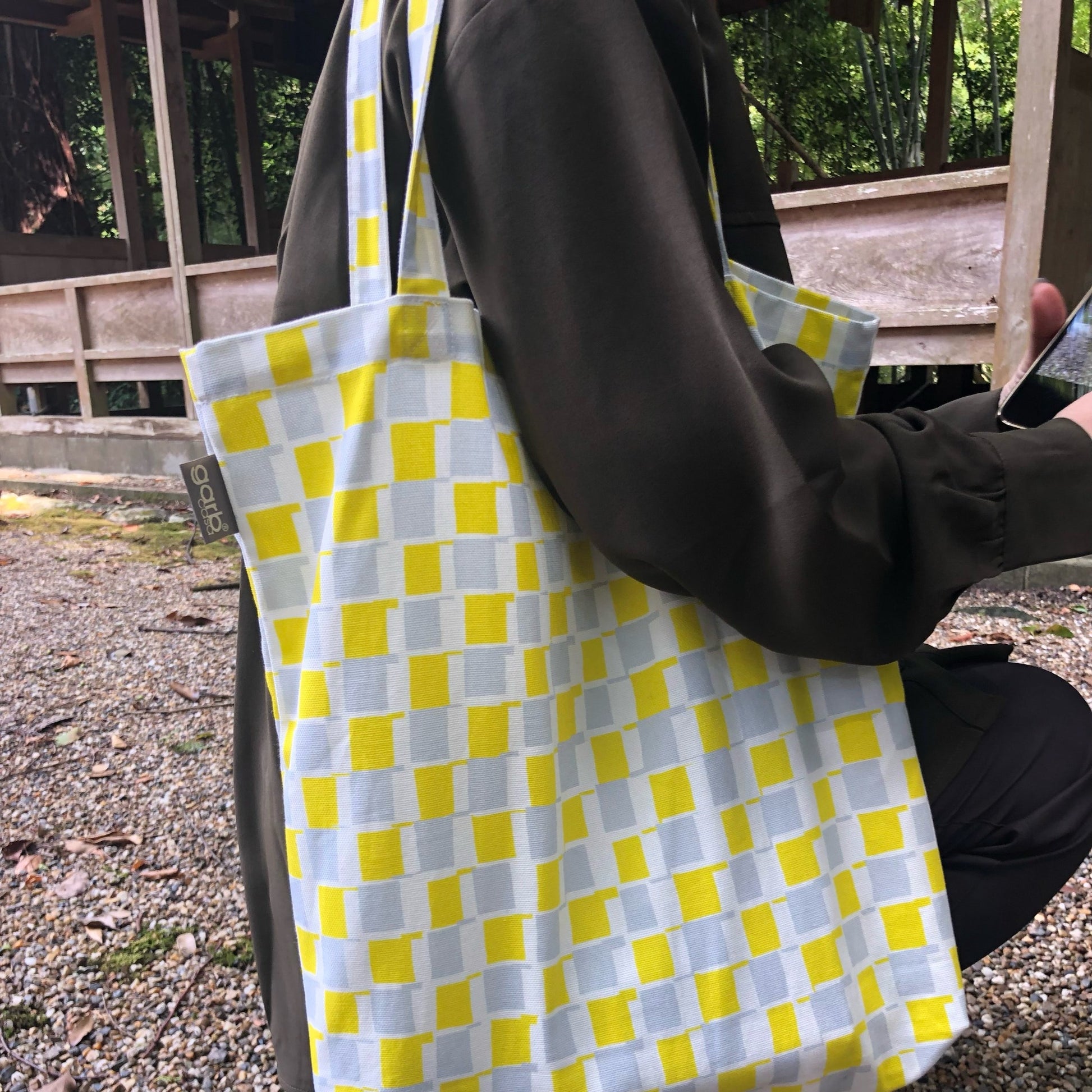 黄色ブロック柄